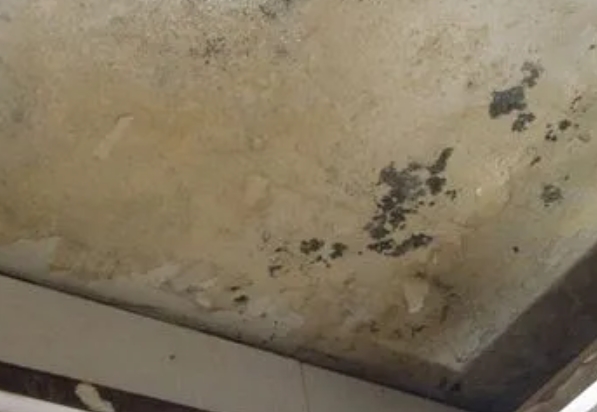 自贡市阳台漏水维修公司分享下自贡市卫生间渗水维修需要注意哪些问题。